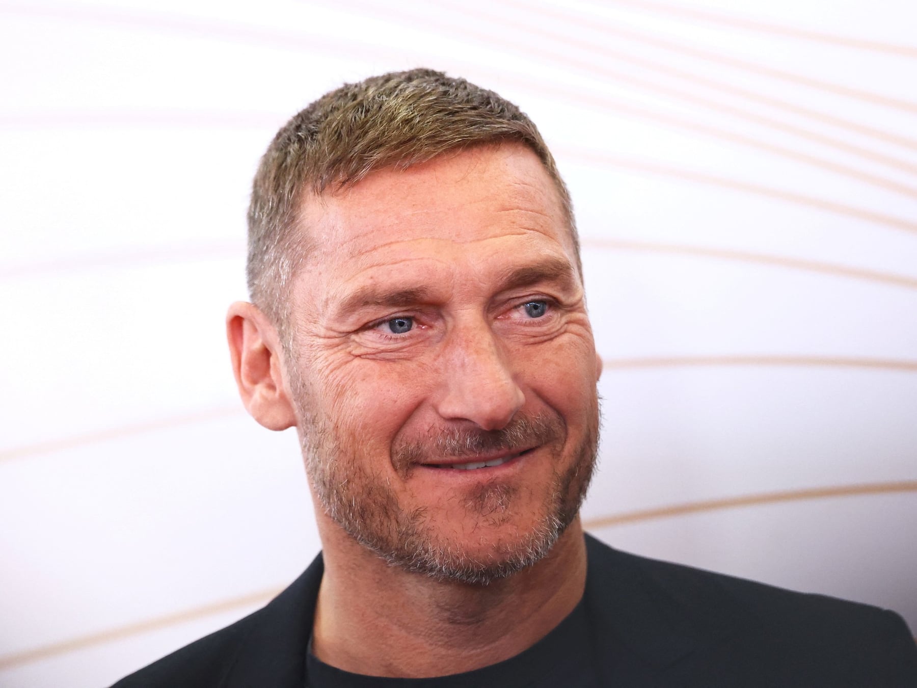 Totti deja la banda y se calza el buzo de asesor: ahora hace podio en el básquet romano