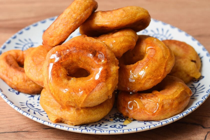 Picarones peruanos: la rosquilla andina que dialoga con la repostería española