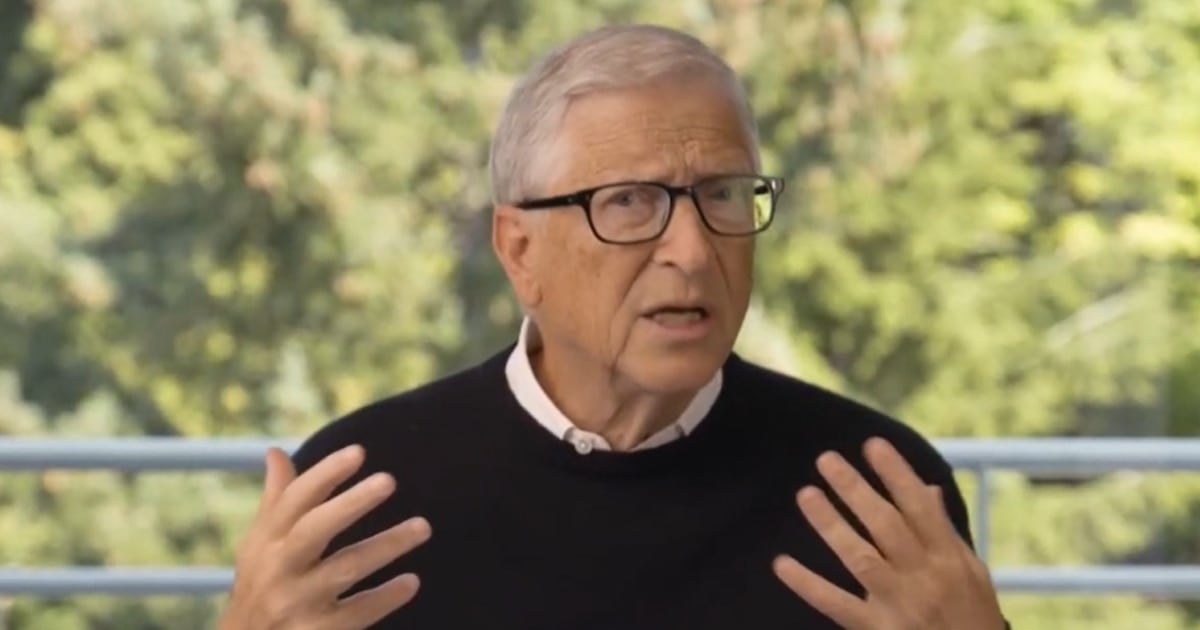 Bill Gates cambia el chip y pide que la discusión sobre inteligencia artificial deje de ser un tema solo de programadores