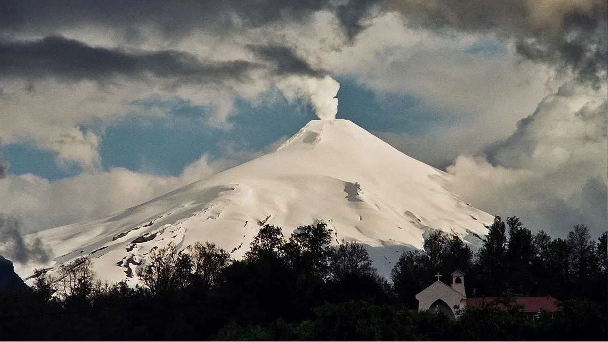 El Villarrica atraviesa un cuadro de mayor actividad y reaviva la atención sobre la cordillera neuquina