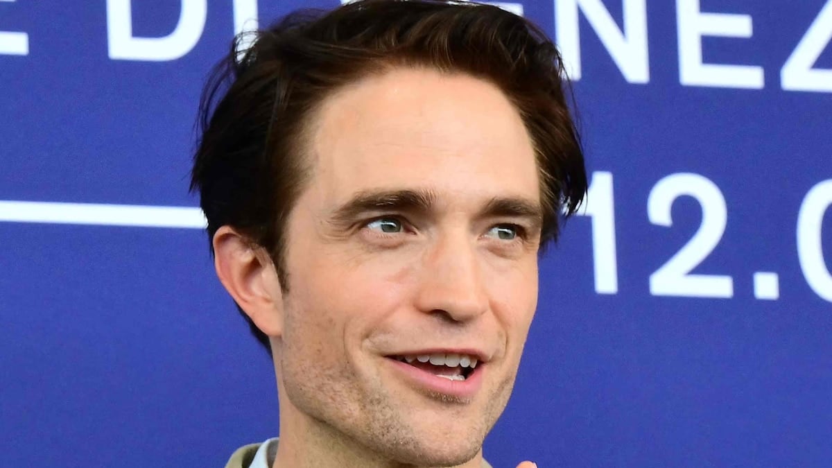 Venecia, día de estrellas con jet lag: Pattinson se subió a la pasarela apenas dejó al bebé, Moretti volvió después de 37 años y los Gallagher recordaron por qué siguen odiándose