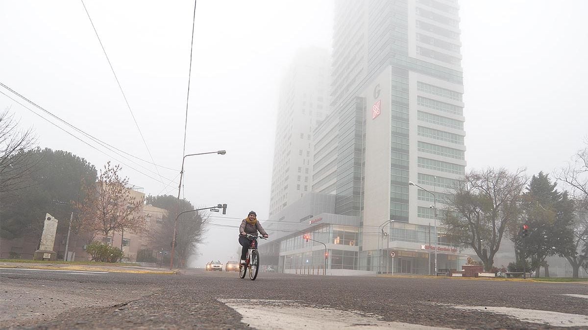 Seis días con el aire en rojo: lo que viví caminando Neuquén en pleno agosto