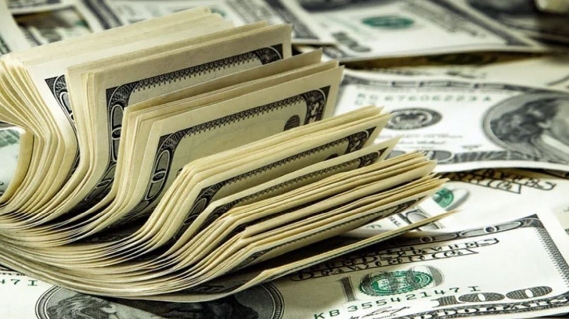 El blue sube a 1.545 pesos y la divisa para compras con tarjeta llega a 1.995,50