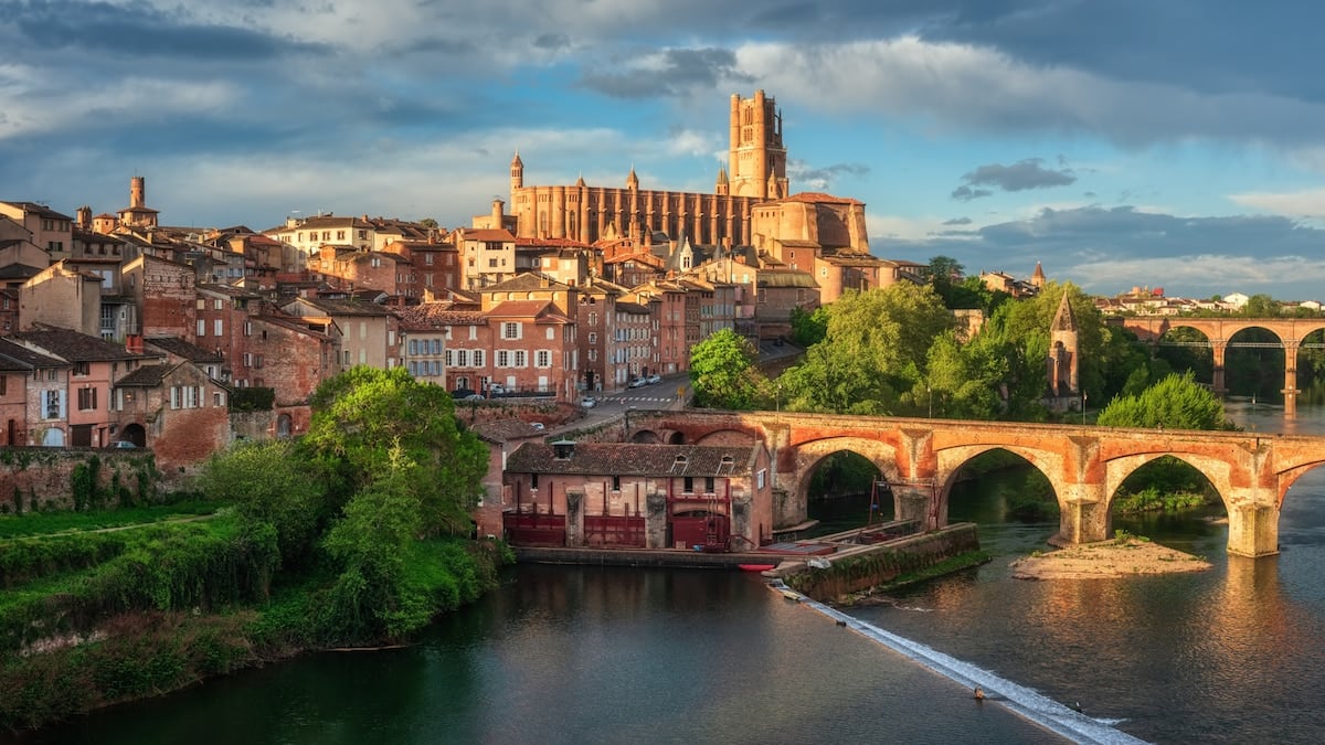 Albi, la ciudad medieval del sur de Francia donde el ladrillo rojo custodia la mayor colección de Toulouse-Lautrec del mundo