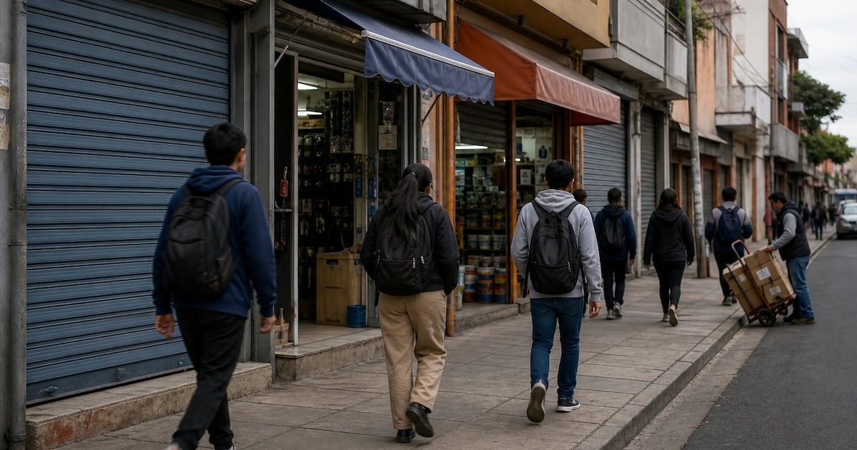 El empleo formal volvió a retroceder en junio y ya acumula más de 354.000 puestos perdidos desde noviembre de 2023