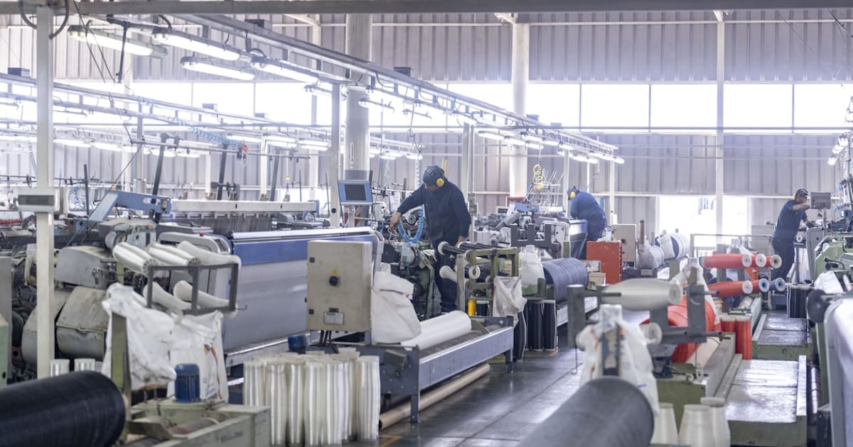 La industria pyme acumula dos años de contracción y redefine su operatoria para sostener el empleo