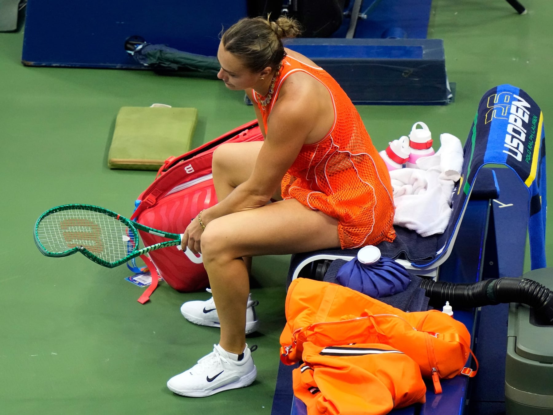 Sabalenka volvió a explotar la raqueta en Nueva York: la final perdida, el llanto y la pregunta que quedó flotando