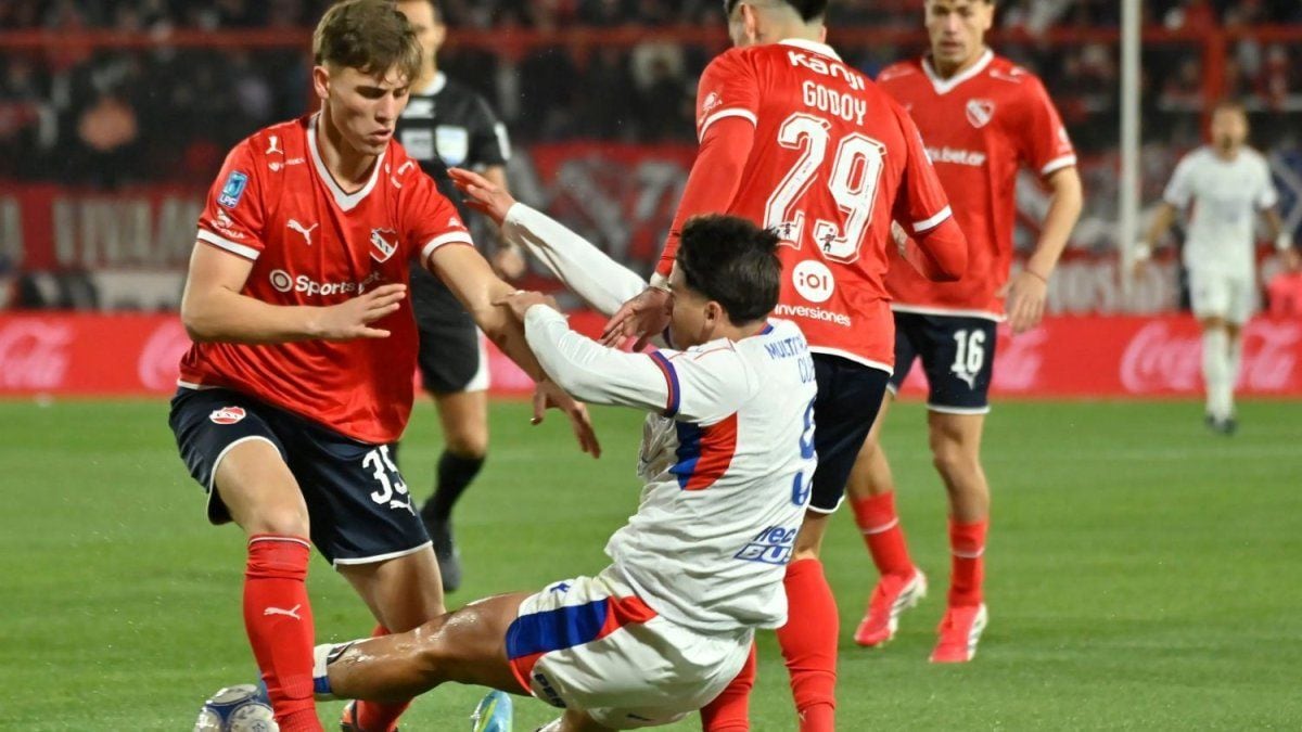Empate con sabor a poco en el Libertadores de América: el Rojo y el Ciclón no se sacaron diferencias