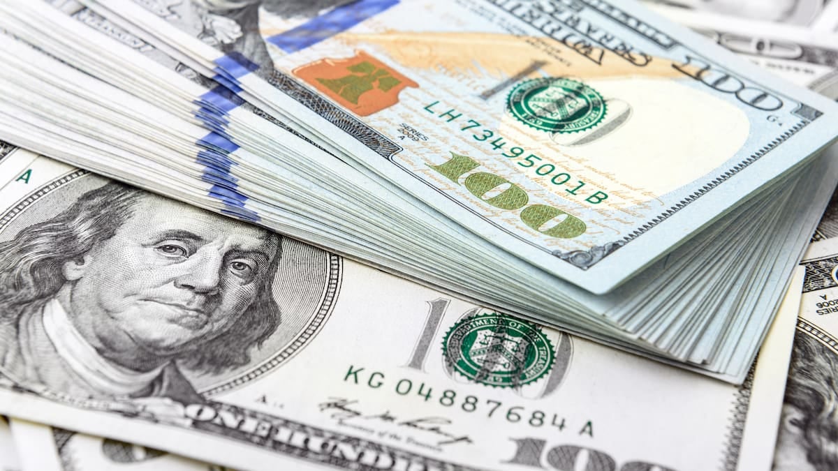 El tipo de cambio abre la semana sin movimientos: el minorista se sostuvo en $1.530 y el blue quedó en $1.545