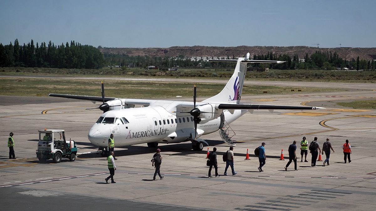 Aeronavegar por Neuquén: medio siglo de viaje entre la capital y la montaña, ahora en una hora y monedas