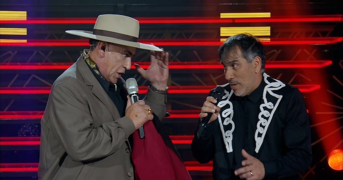 Pipino Cuevas cantó dos veces, pidió perdón por la letra y sigue soñando