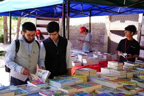 La Feria del Libro de Neuquén entra en su recta final con precios que van de los 2.000 a los 70.000 pesos