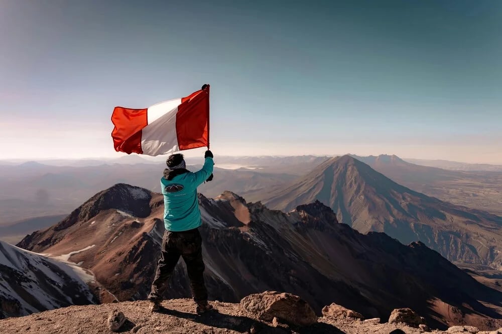 Arequipa, la Ciudad Blanca del sillar que se recorta contra tres volcanes en el sur peruano