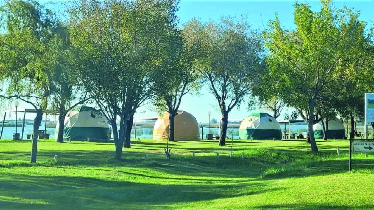 Cinco propuestas de glamping en la provincia de Buenos Aires para conectar con la laguna, el mar, el bosque y la sierra