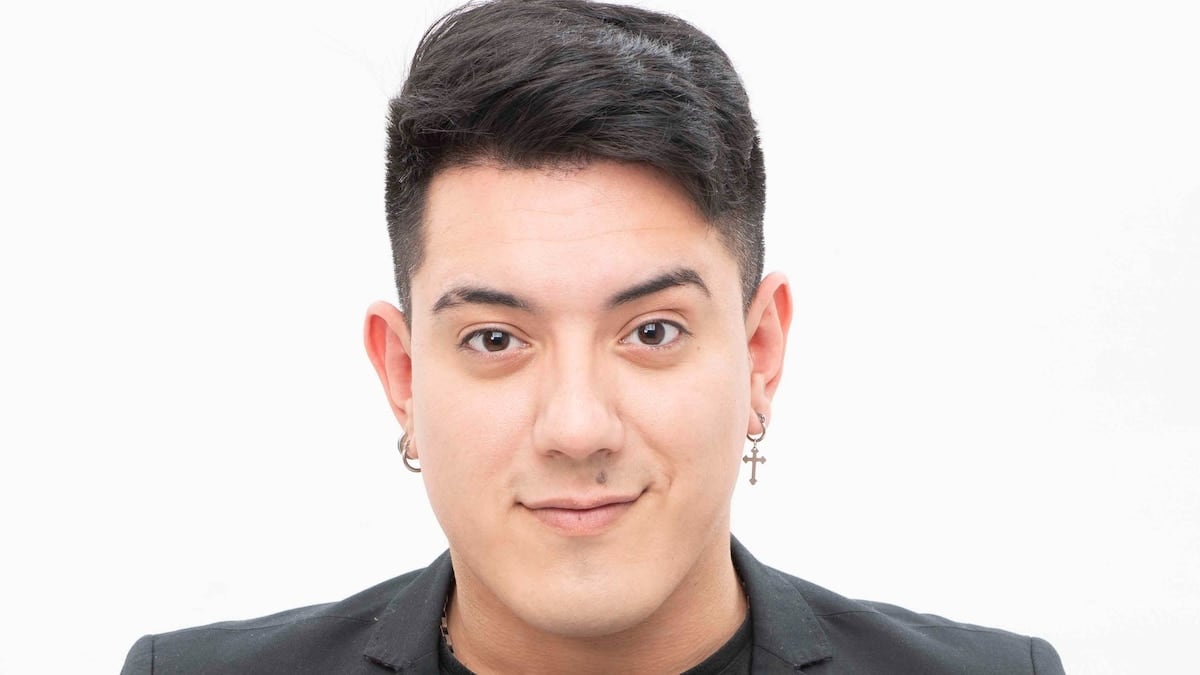 Iván Ramírez se sacó la peluca y apostó a cantar con la voz que le queda cuando llega a su casa