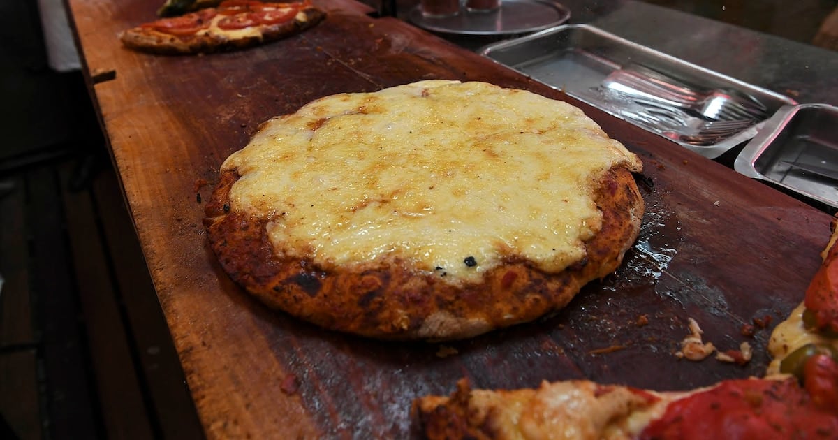 Una cuenta en Güerrín por encima de los 51 mil pesos: la pizza explicó seis de cada diez pesos gastados