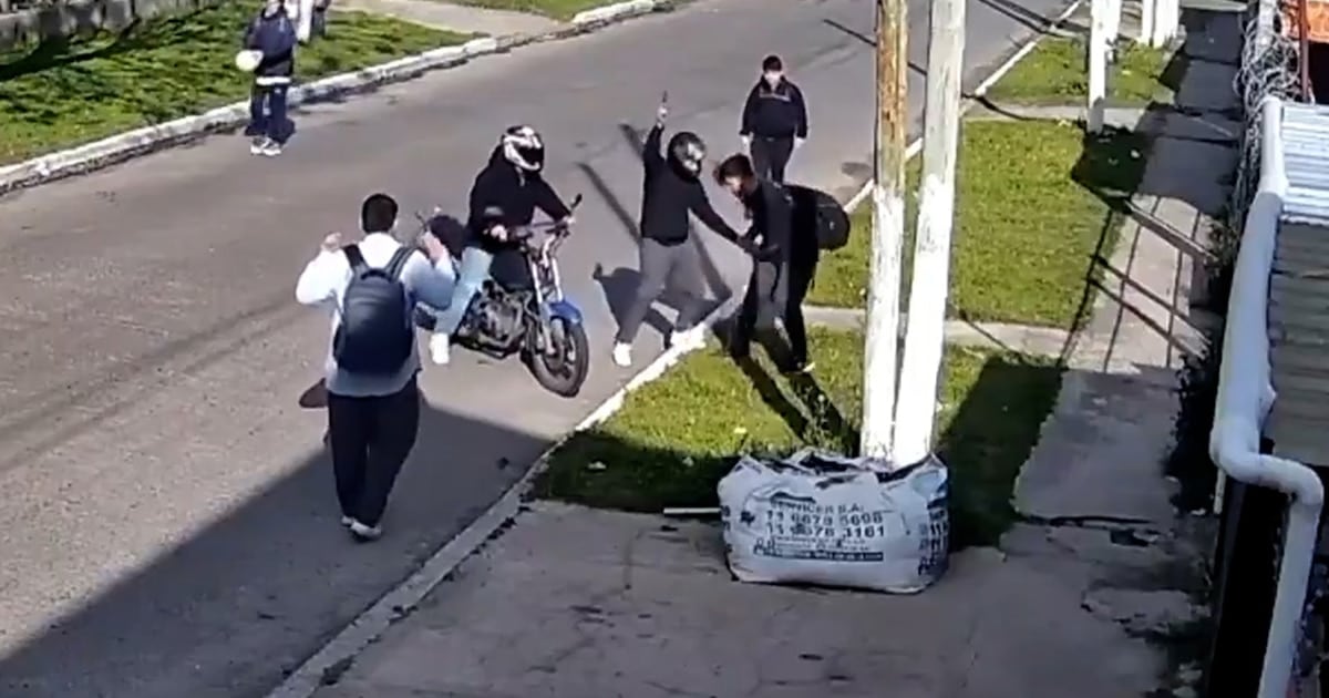 Investigan un golpe comando a alumnos con autismo en una esquina de González Catán