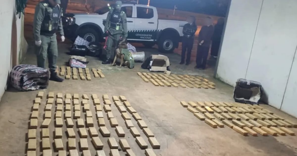 Unos 142 kilos de marihuana ocultos en un colectivo sin responsable identificado