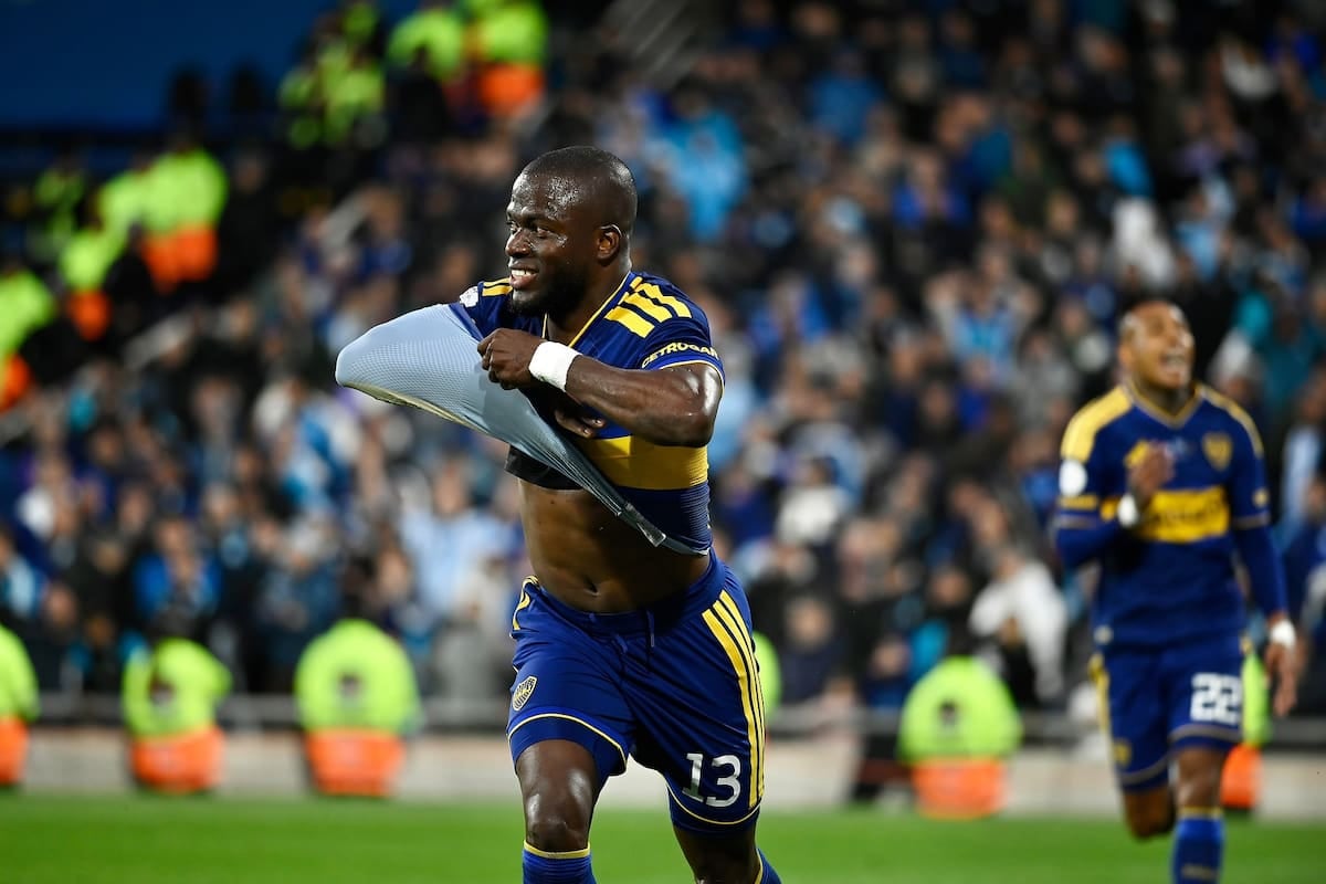 Valencia entró, ganó tres veces de cabeza y Boca se sacó de encima a Racing en Arroyito