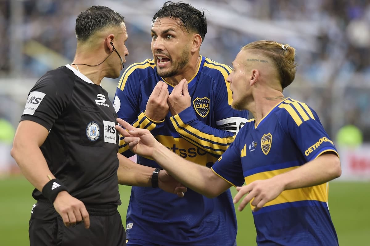 Triplete del ecuatoriano y a semis: Boca bailó a Racing en Rosario