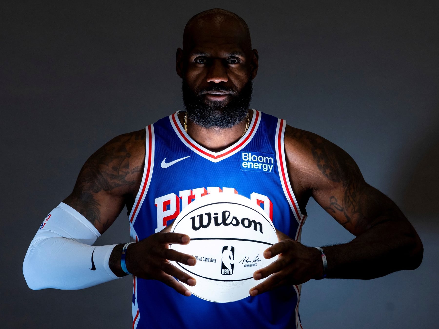 LeBron James se puso la camiseta de los Sixers y avisa: "No dejé a mi familia para perder en segunda ronda"