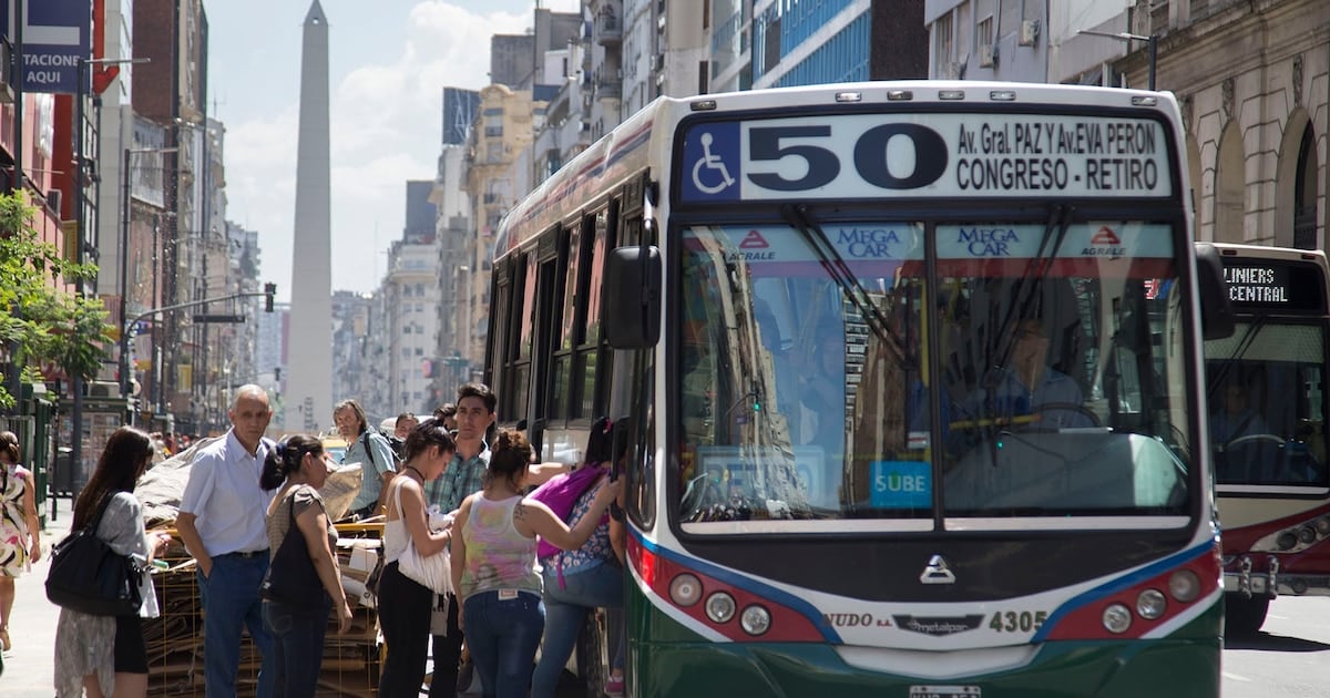 A partir del 1 de octubre, el boleto mínimo de colectivo porteño se ubicará en $920,48 y el viaje en subte pasará a costar $1.817