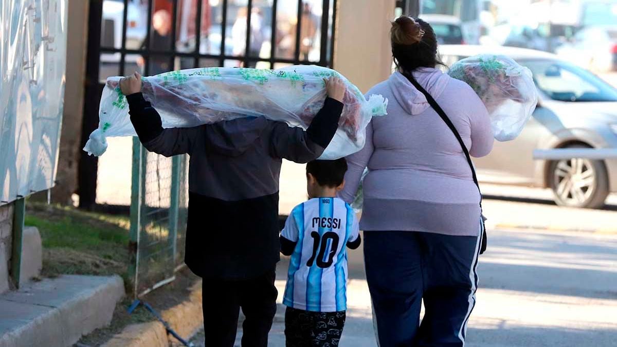 El Mercado Concentrador neuquino prepara dos sábados de compra con chivito y trucha en el centro de la escena