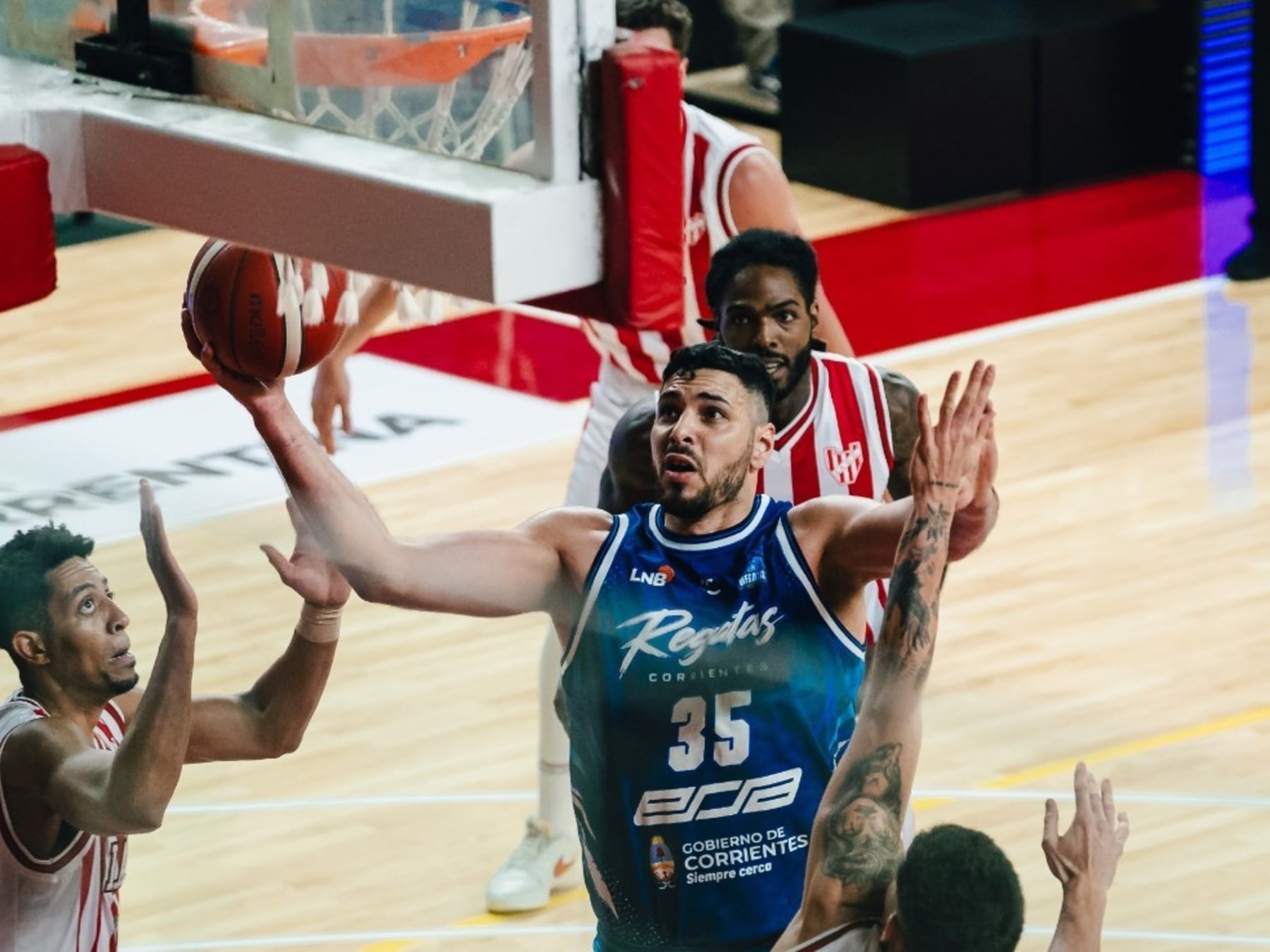 Regatas construyó su primer triunfo en el momento exacto: lo que dejó el 73-63 ante Instituto