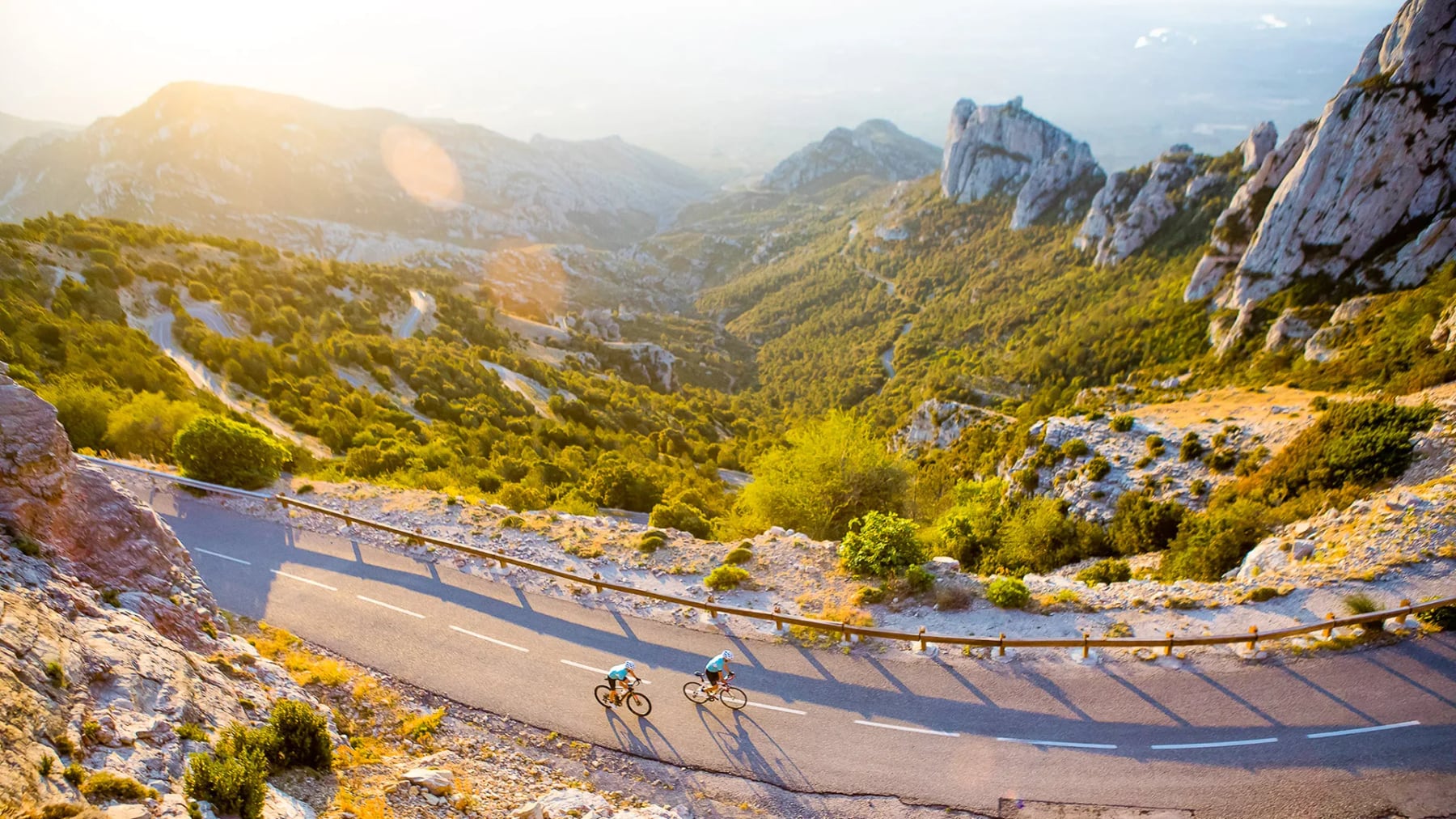 Dos mil kilómetros para recorrer Cataluña de mar a montaña, en auto y a medida