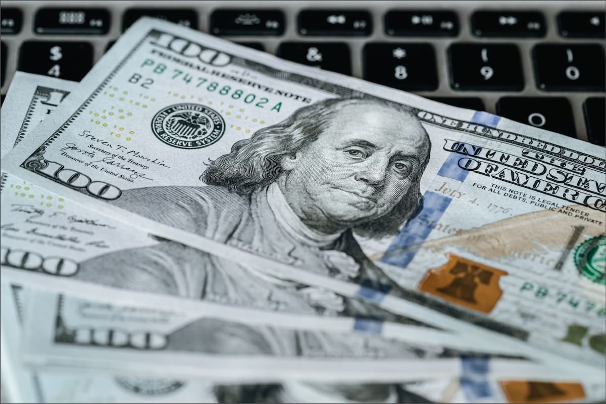 El dólar oficial se mantiene en $1540 y el blue en $1560 tras el cierre de la semana