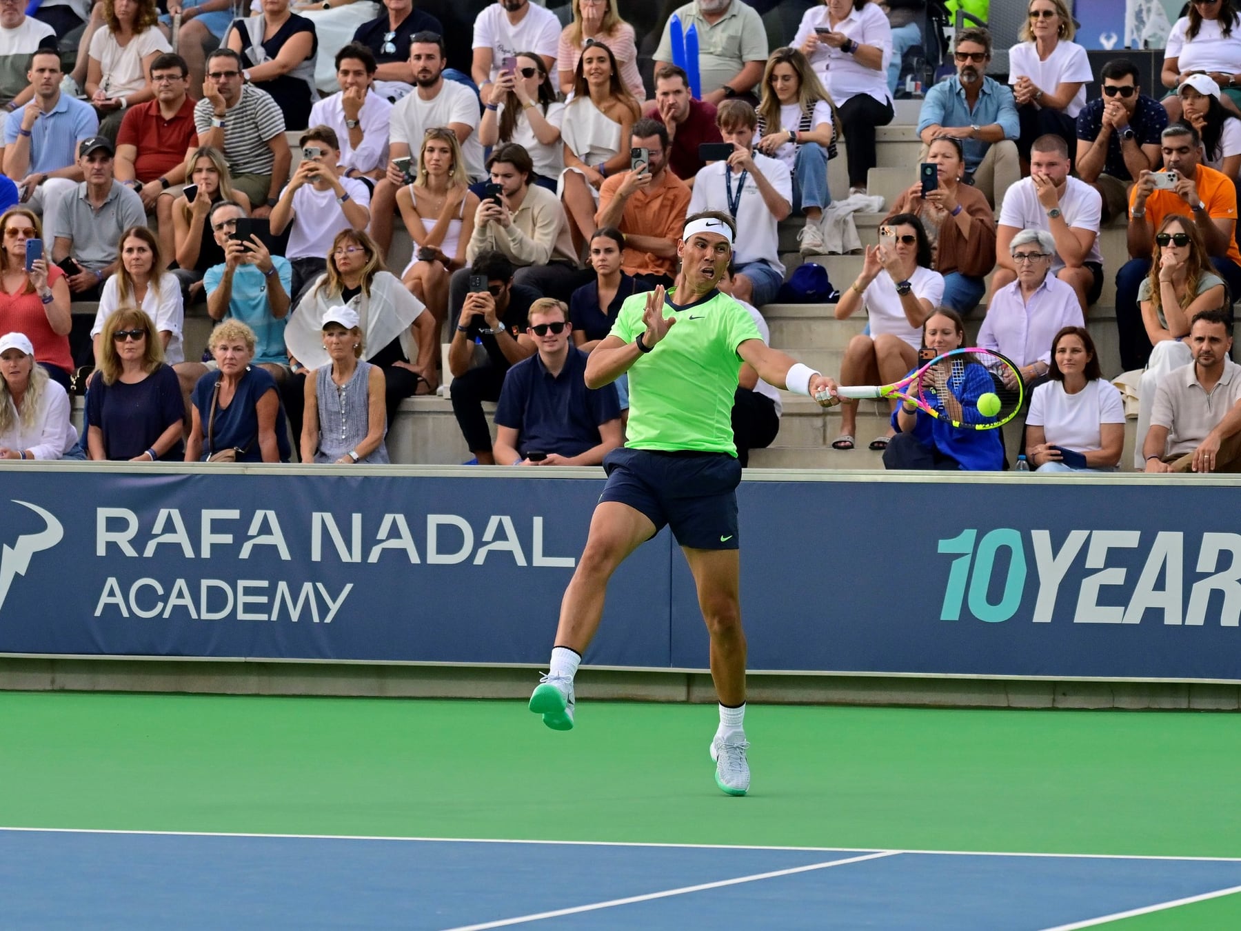 Nadal volvió a la cancha, la rompió con Moyá y se burló de sí mismo: "lo mal que me veo"