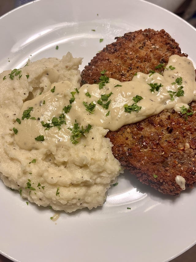 Pachu Peña se fue de MasterChef con una milanesa que parecía souvenir de cotillón