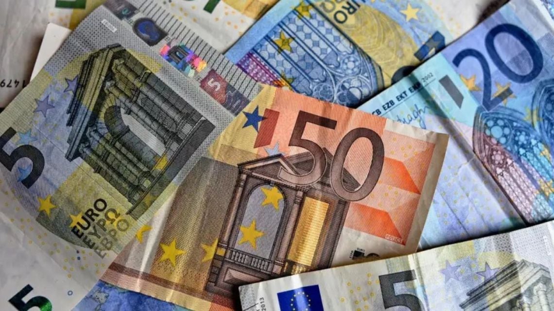 El euro blue cedió seis pesos y se negoció a $1.832,75 en la última rueda de la semana