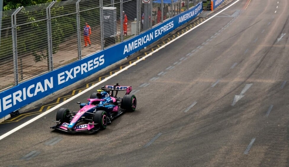 Verstappen ganó la Sprint de Marina Bay bajo el diluvio y Colapinto se quedó a dos vueltas