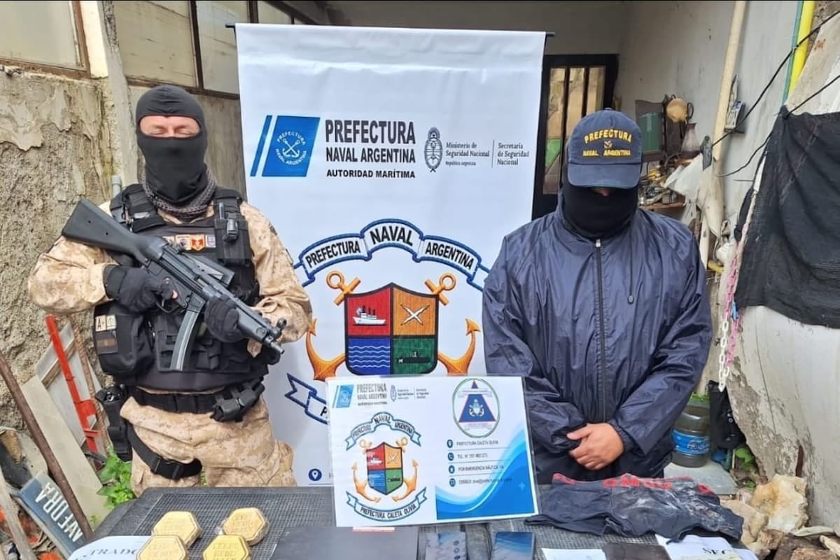 Allanamientos en Caleta Olivia: secuestran lingotes de oro hallados dentro del tanque de un inodoro