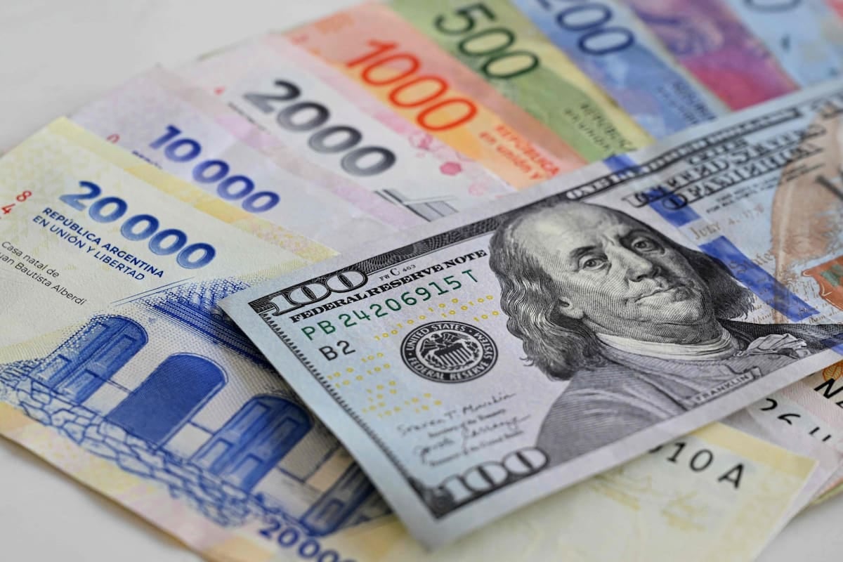 Argentina cedió en dólares pero conserva los precios más altos de la región en indumentaria y gastronomía