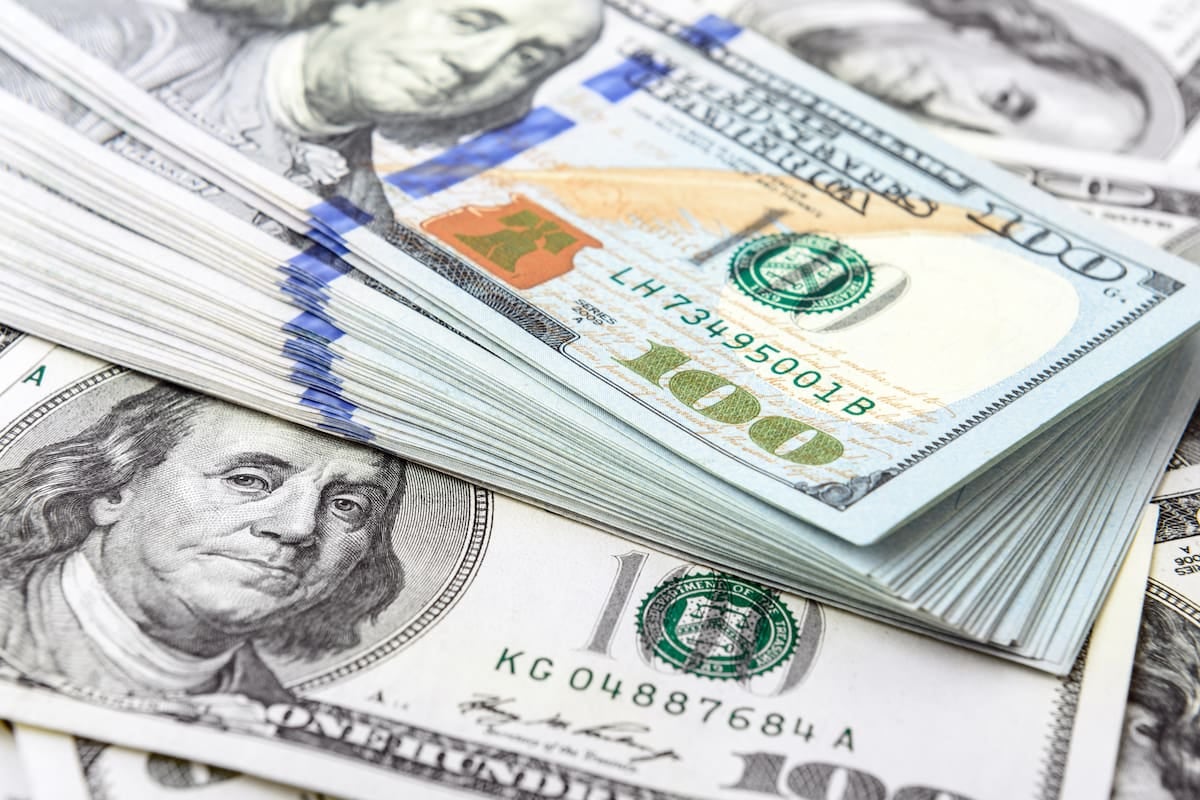 Tras el fin de semana largo, el tipo de cambio oficial reanuda la operatoria en $1.485 y $1.535 en el Banco Nación