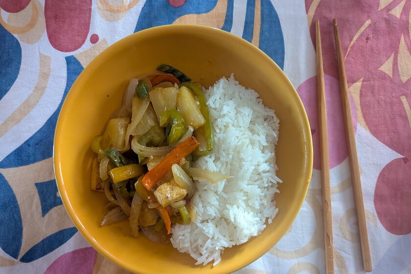 Tofu agridulce con piña: cómo armar el salteado clásico sin carne y sin errores