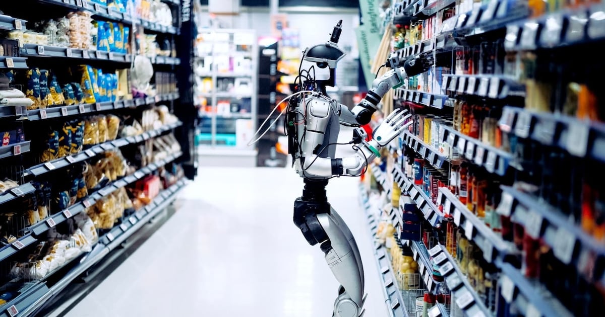 De noche, cuando la góndola duerme: cómo los robots humanoides están aprendiendo a reponer estanterías en Dinamarca