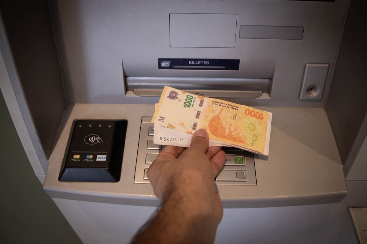 La banca argentina opera con 3.944 sucursales y acelera su reconversión hacia lo digital