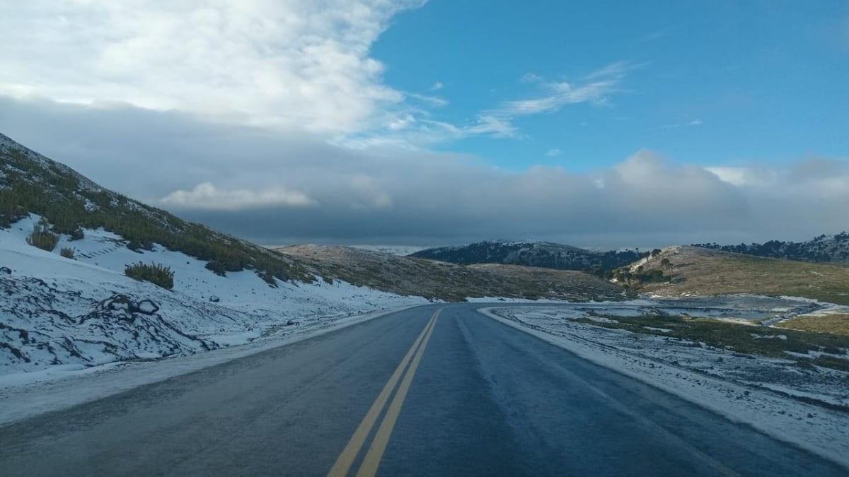 La cordillera se abre con cautela: cruzar a Chile desde Neuquén, este lunes, exige cadenas y paciencia
