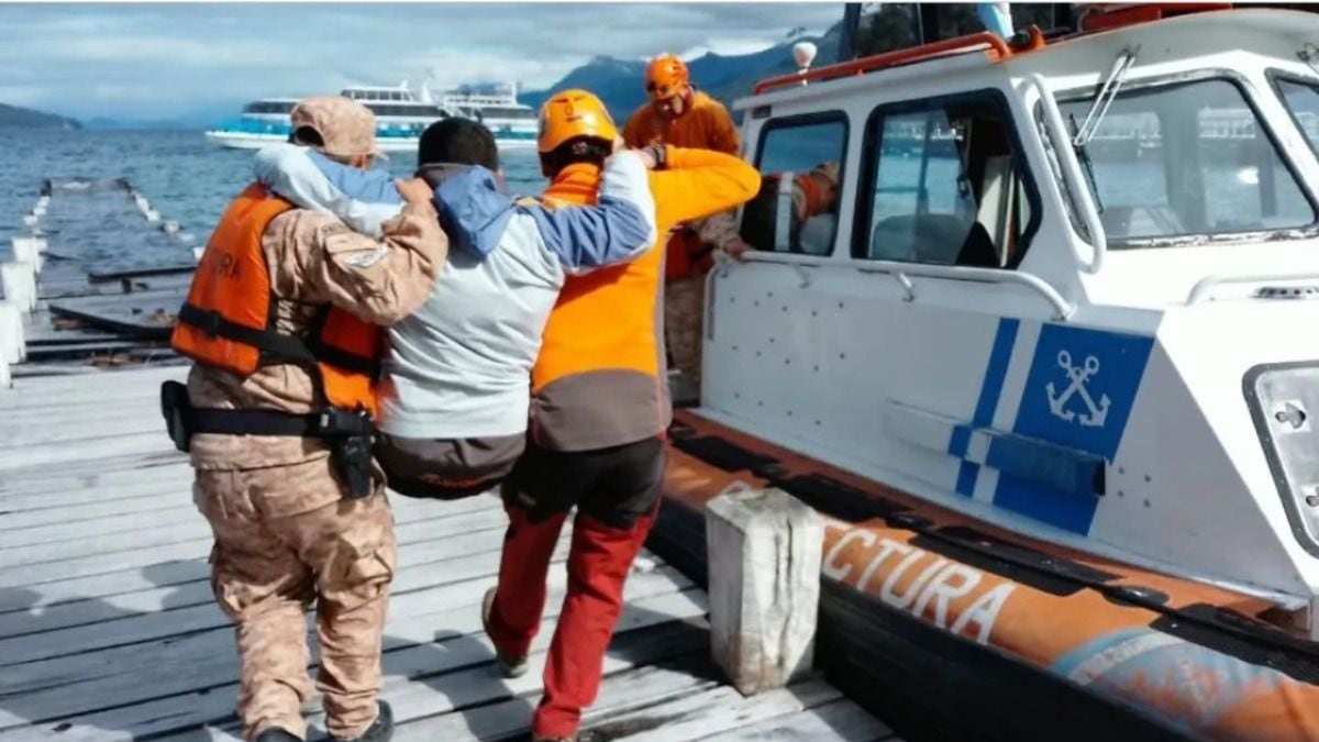 Un tobillo roto a diez kilómetros del muelle: la tarde en que el lago volvió a ser camino de regreso