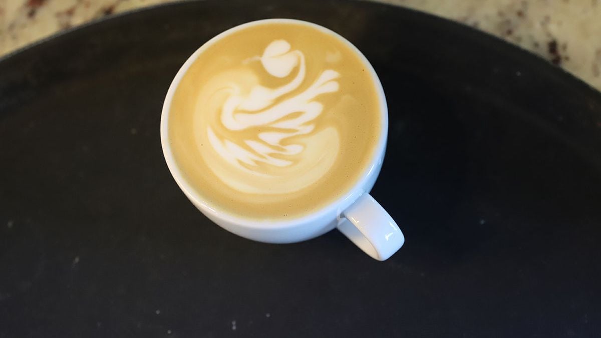 Cobran mil quinientos pesos extra por pedir leche deslactosada en un café de Neuquén y la ley tiene algo que decir al respecto