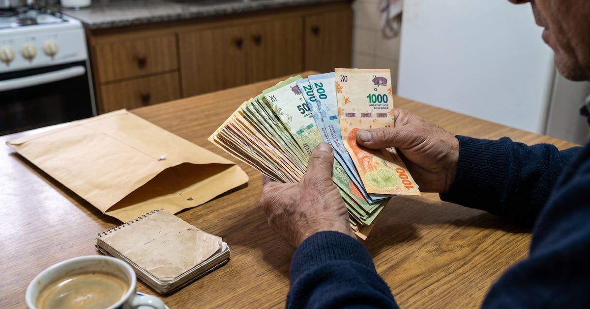 El endeudamiento familiar rozó los $102 billones en agosto y la mora ya alcanza a uno de cada cuatro deudores