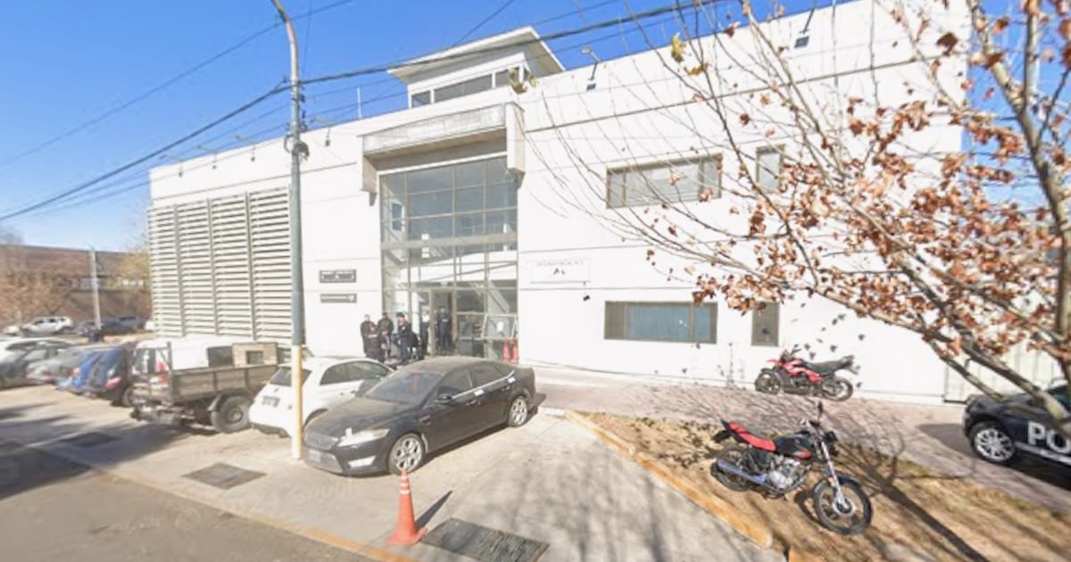 Un efectivo de la Policía de Mendoza fue imputado por abuso sexual contra una detenida en una comisaría de Godoy Cruz