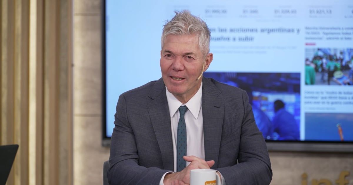 Fernando Burlando y el chip hormonal: cuando el abogado que litiga dieciocho horas por día decide ponerse un chip y lo cuenta como quien recomienda un café