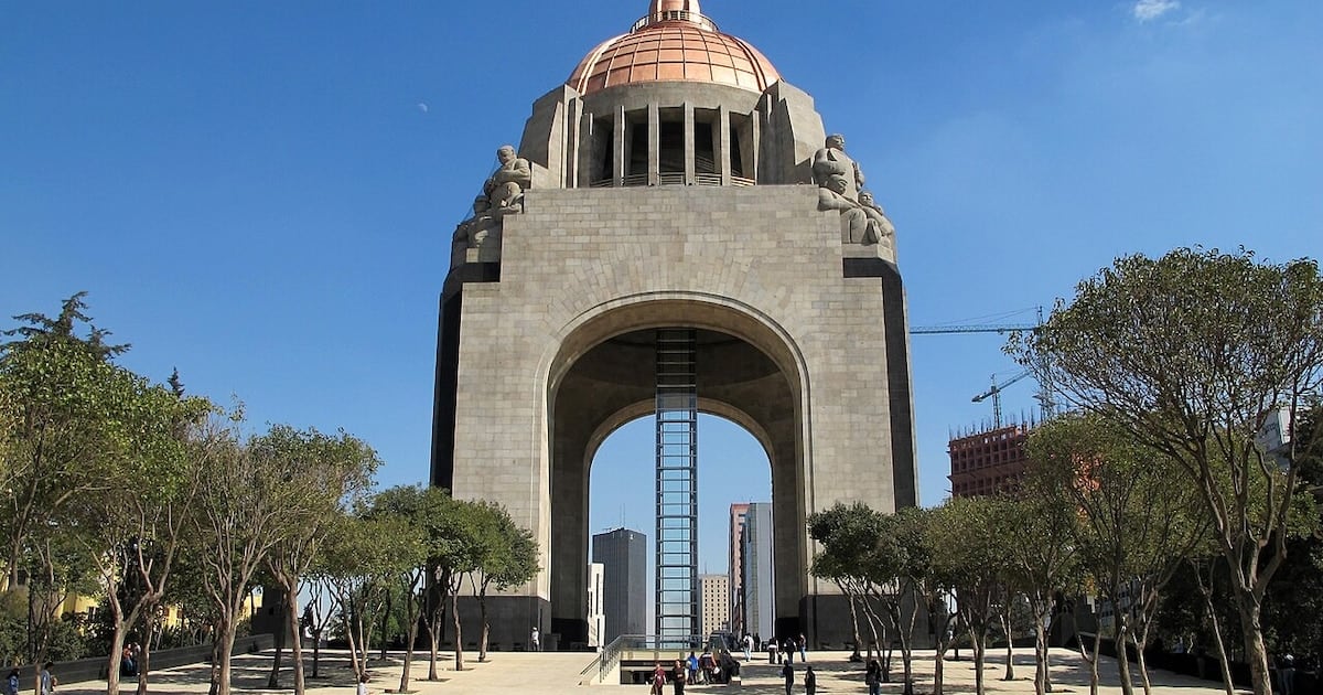 Una mole de acero y piedra en el corazon de la capital mexicana: el arco triunfal mas alto del mundo abre sus puertas al visitante
