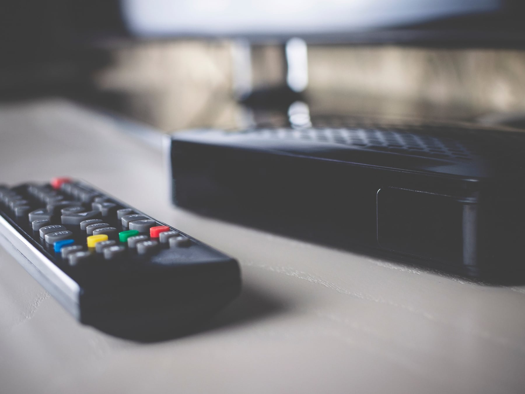 ¿Te regalaron una TV box barata? Ojo: puede venir con un ladrón adentro desde la fábrica