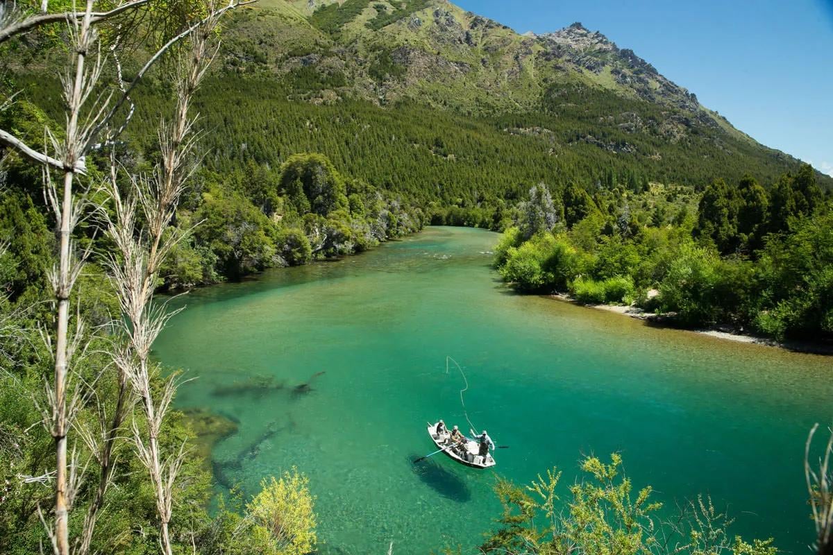 Neuquén ya vende los permisos para la temporada de pesca que se viene con todo desde noviembre