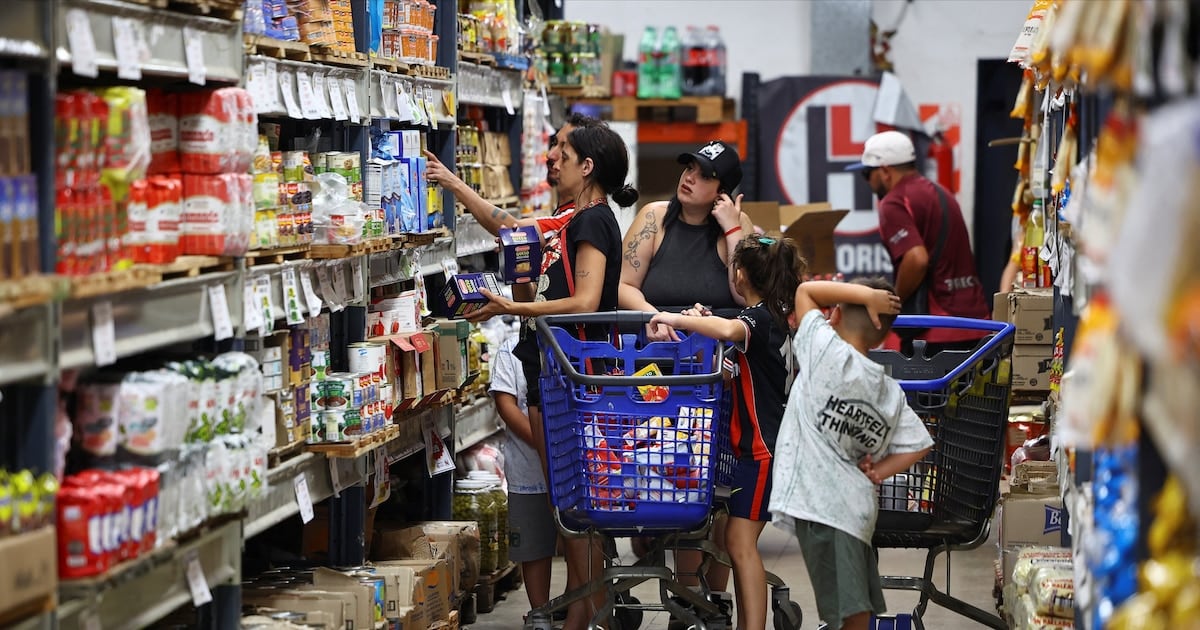 La inflación se mueve en un rango de 1,6% a 1,8% mensual y los analistas prevén que el zigzag se extienda hasta 2027